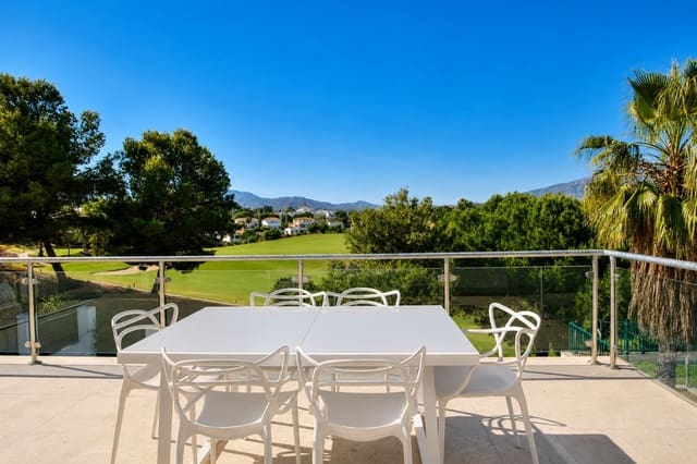 4 bedroom Villa for sale in Mijas Costa, Mijas with pool garage - € 1,100,000 (Ref: 9894136)