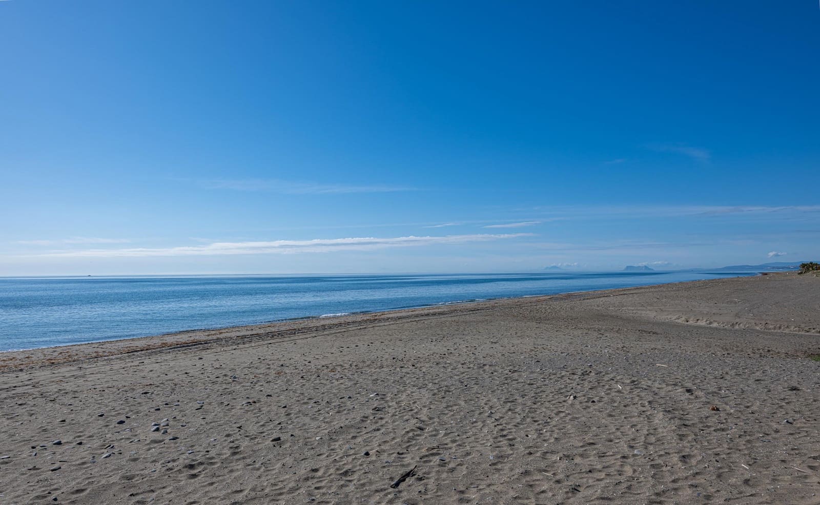 Apartamento de 3 habitaciones en Estepona en venta con piscina garaje - 1.895.000 € (Ref: 9904283)