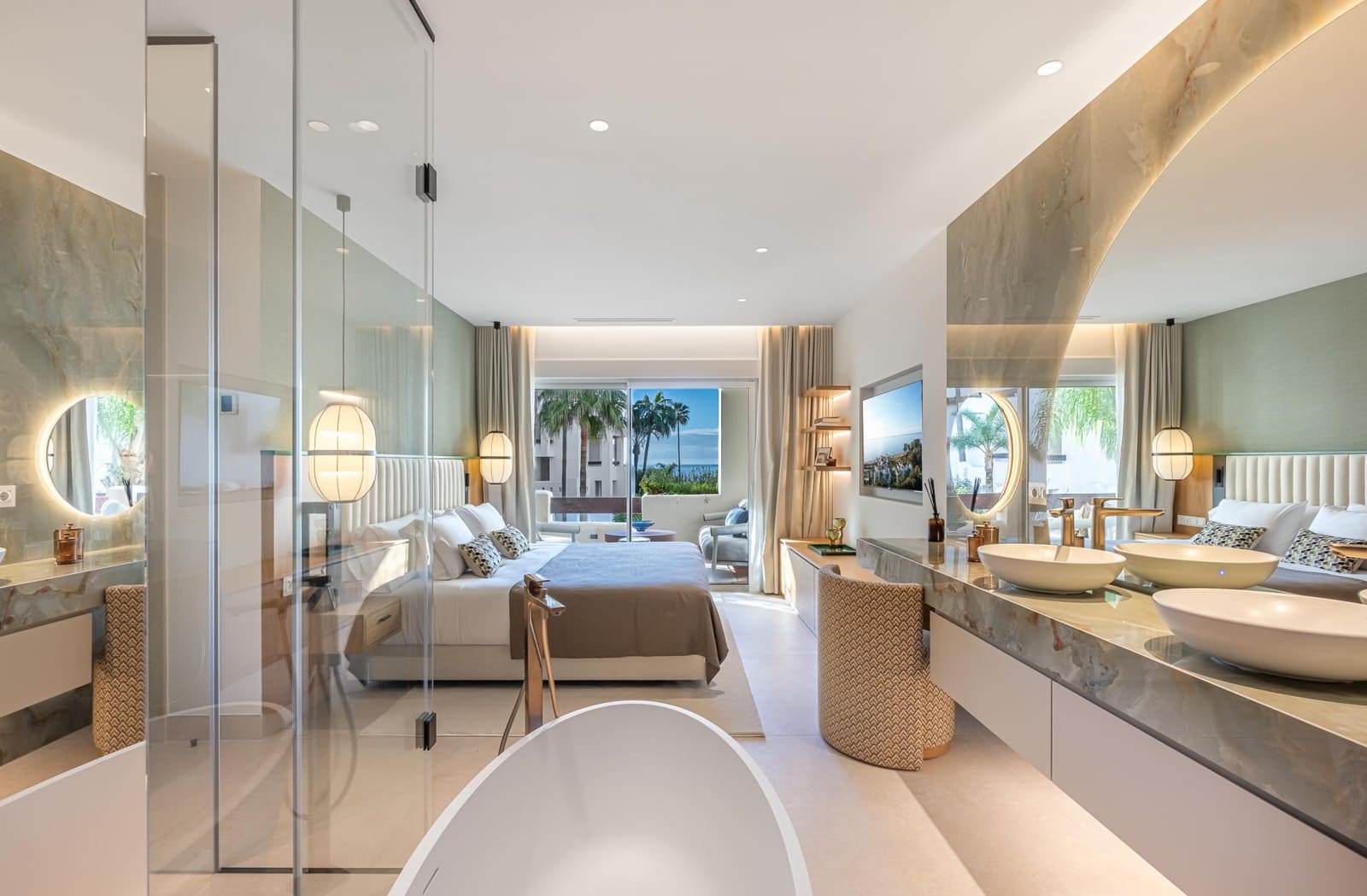 Apartamento de 3 habitaciones en Estepona en venta con piscina garaje - 1.895.000 € (Ref: 9904283)