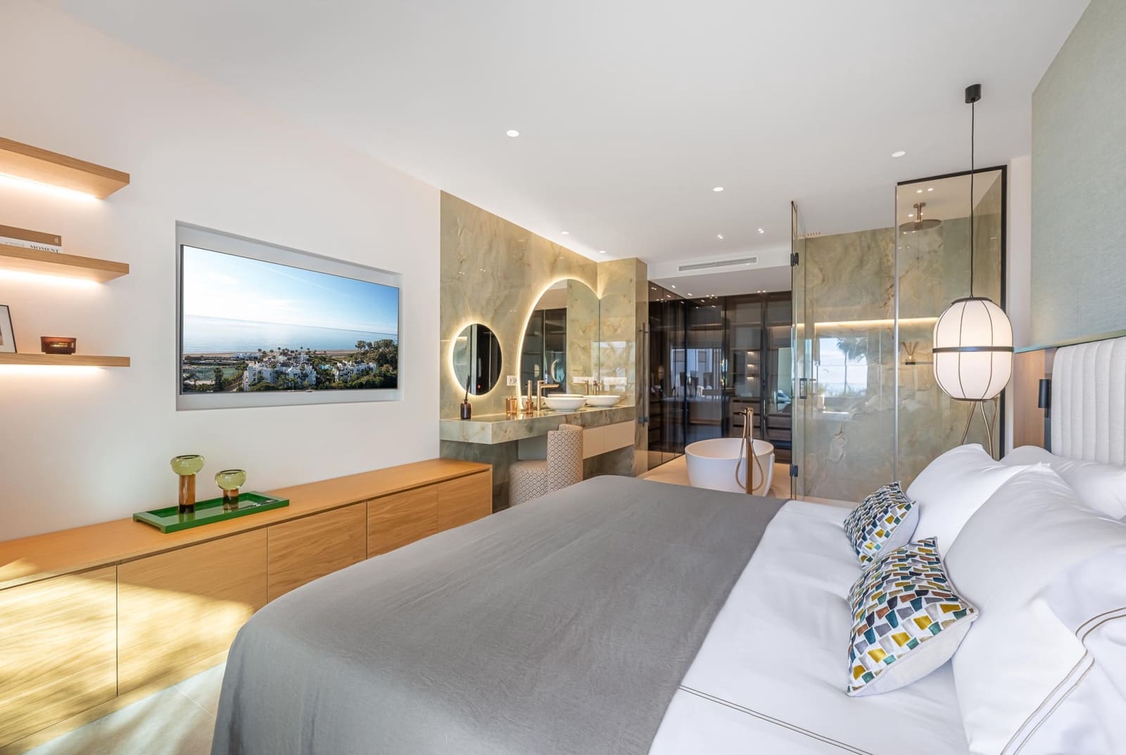 Apartamento de 3 habitaciones en Estepona en venta con piscina garaje - 1.895.000 € (Ref: 9904283)