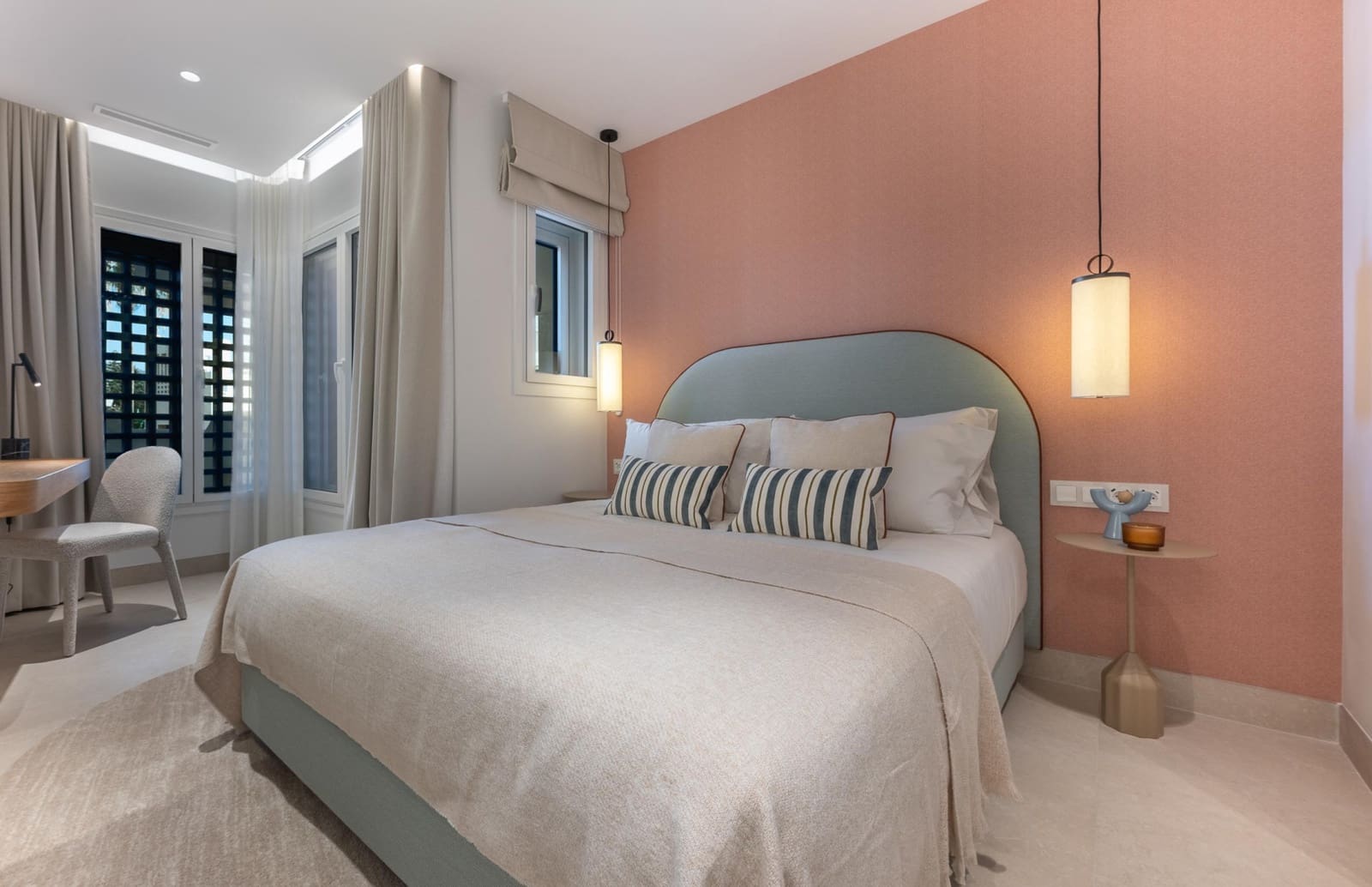 Apartamento de 3 habitaciones en Estepona en venta con piscina garaje - 1.895.000 € (Ref: 9904283)