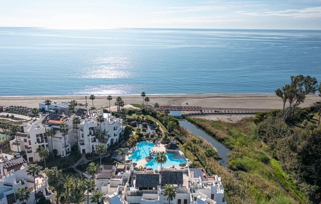 3 soverom Leilighet til salgs i Estepona med svømmebasseng garasje - € 1 895 000 (Ref: 9904283)