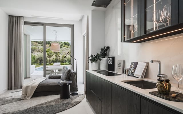 4 bedroom Villa for sale in Marbella with pool garage - € 2,395,000 (Ref: 9920117)