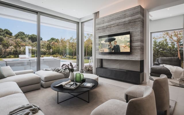 4 bedroom Villa for sale in Marbella with pool garage - € 2,395,000 (Ref: 9920117)