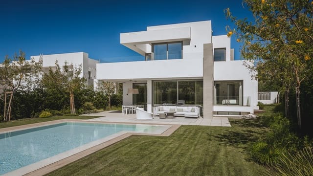 4 bedroom Villa for sale in Marbella with pool garage - € 2,395,000 (Ref: 9920117)