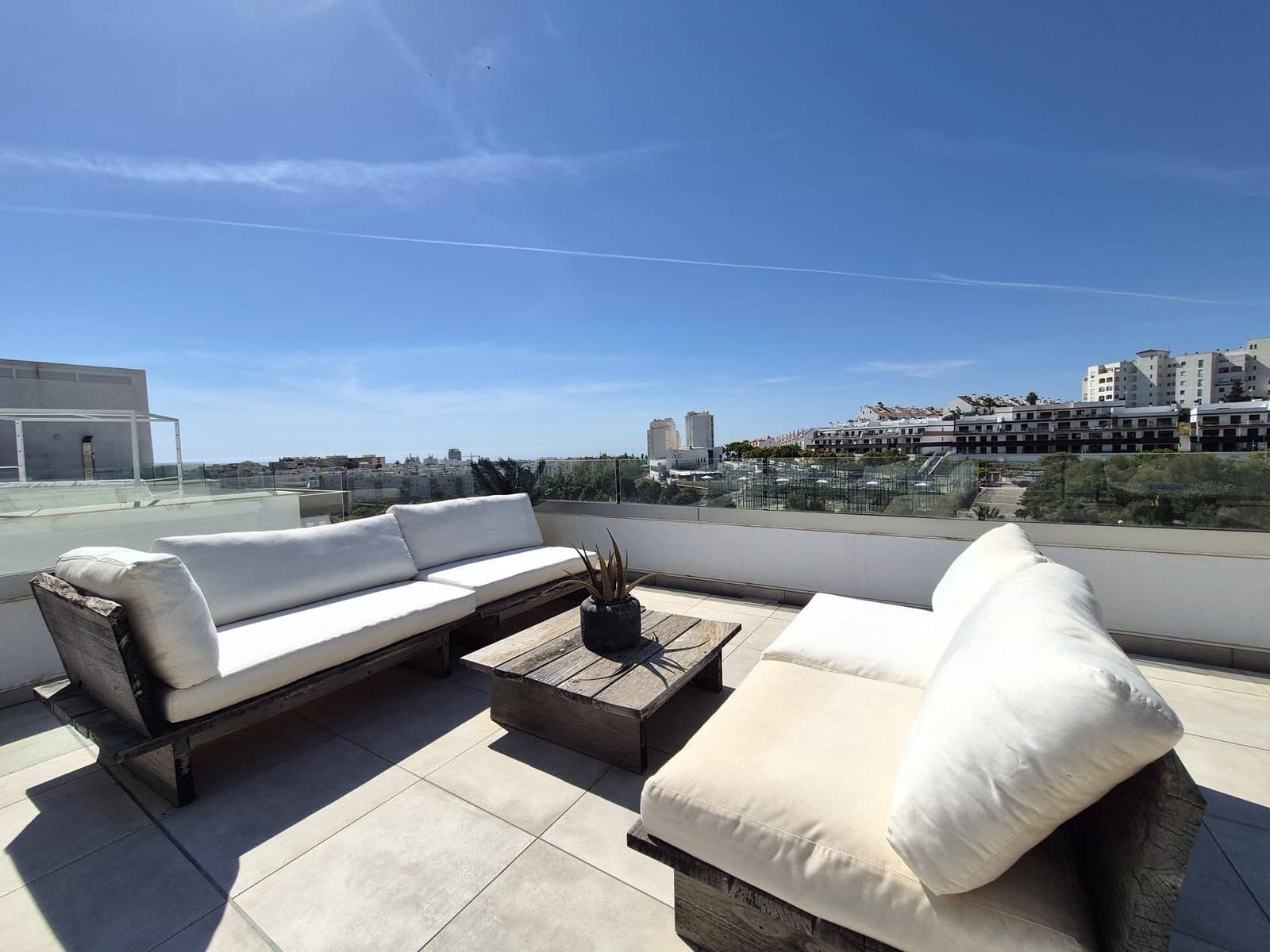 3 sypialnia Penthouse na sprzedaż w Estepona z basenem garażem - 1 095 000 € (Ref: 9920123)