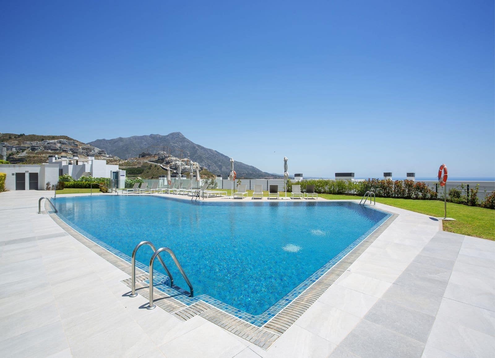 2 chambre Penthouse à vendre à Benahavis avec piscine garage - 1 950 000 € (Ref: 9920131)