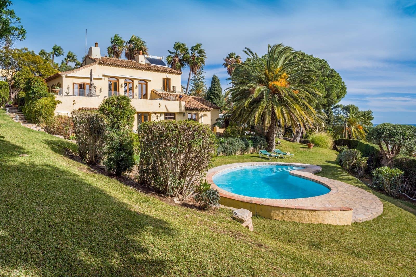 Chalet de 5 habitaciones en Estepona en venta con piscina garaje - 1.600.000 € (Ref: 9920133)