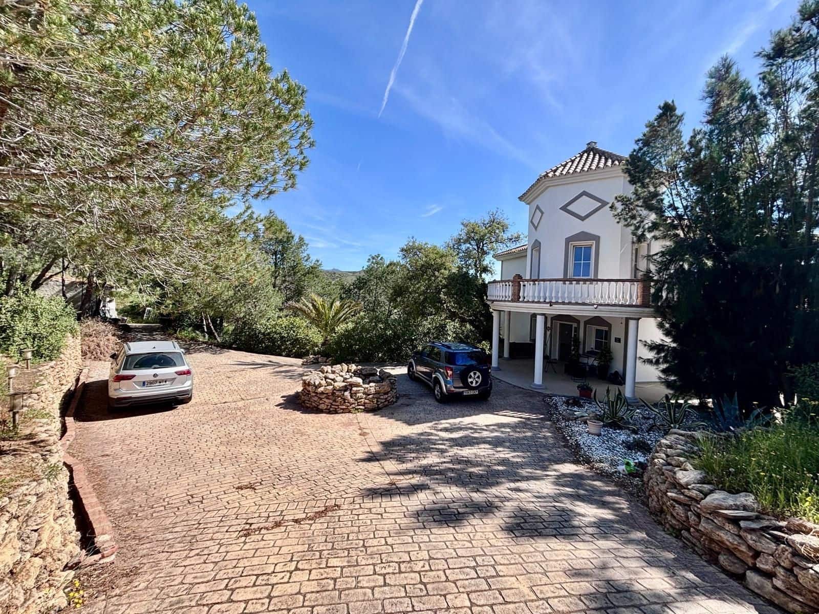 5 makuuhuone Huvila myytävänä paikassa La Cala de Mijas mukana uima-altaan 
autotalli - 1 170 000 € (Ref: 9920136)