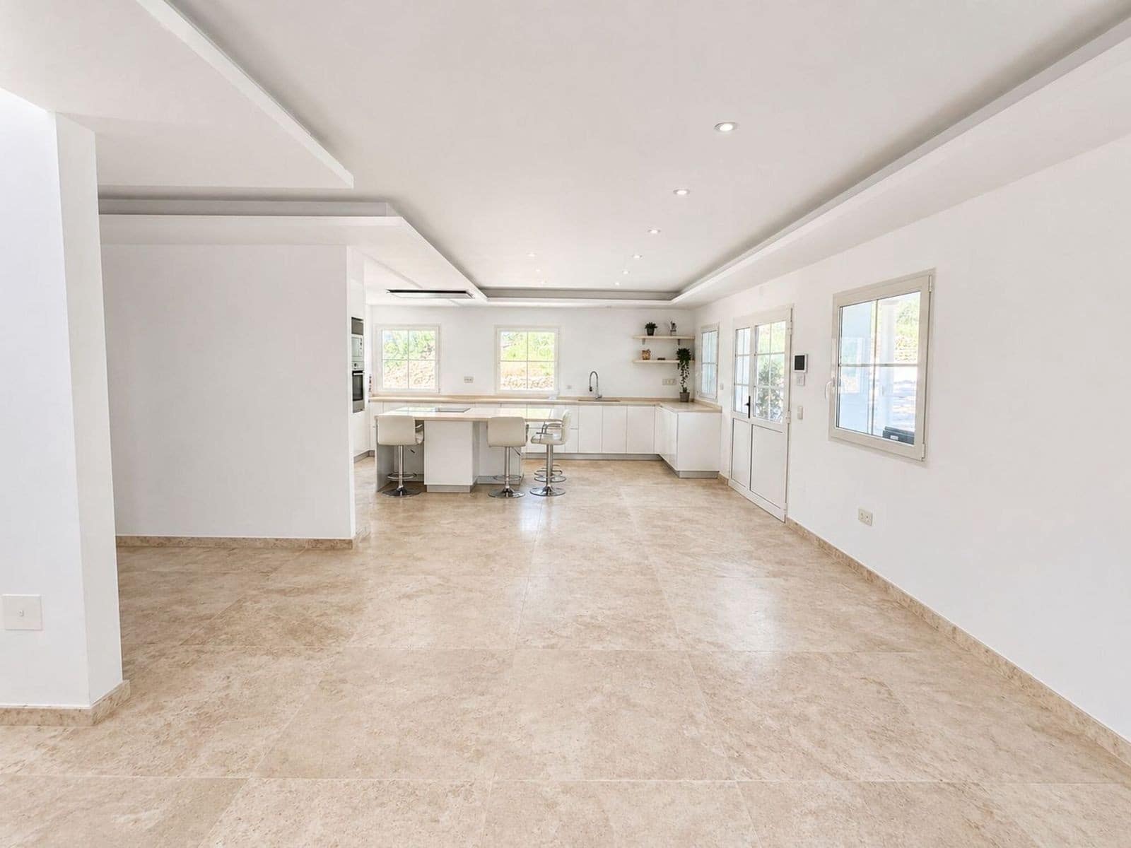 5 makuuhuone Huvila myytävänä paikassa La Cala de Mijas mukana uima-altaan 
autotalli - 1 170 000 € (Ref: 9920136)