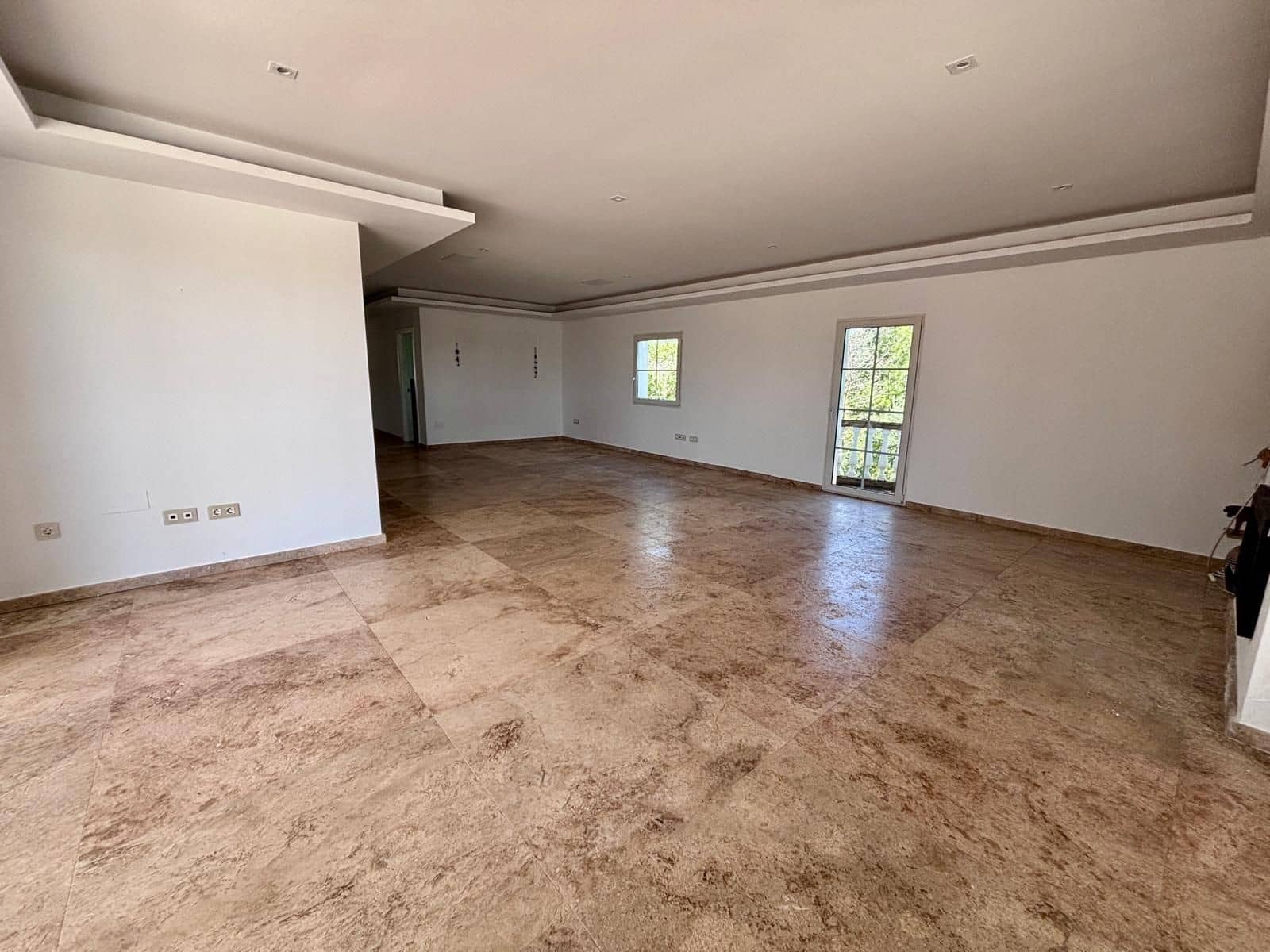 5 makuuhuone Huvila myytävänä paikassa La Cala de Mijas mukana uima-altaan 
autotalli - 1 170 000 € (Ref: 9920136)