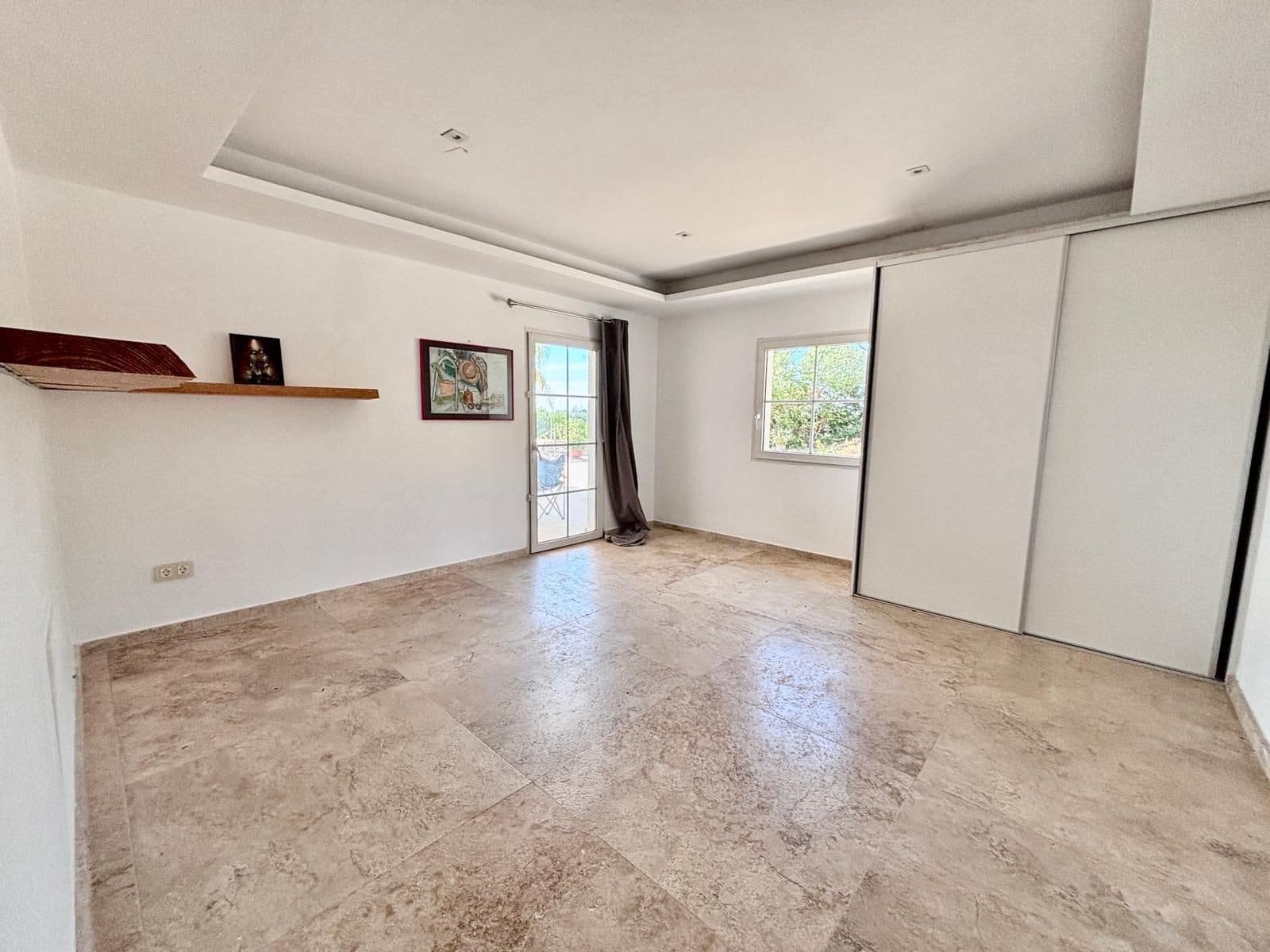 5 makuuhuone Huvila myytävänä paikassa La Cala de Mijas mukana uima-altaan 
autotalli - 1 170 000 € (Ref: 9920136)