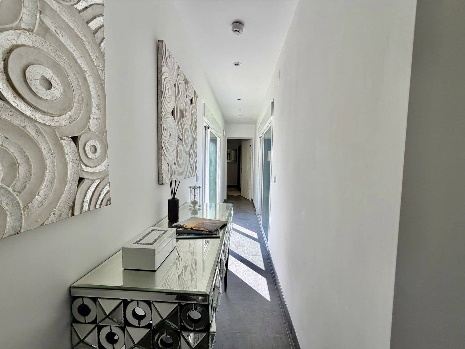 4 soveværelse Villa til salg i Marbella med swimmingpool garage - € 1.725.000 (Ref: 9921952)