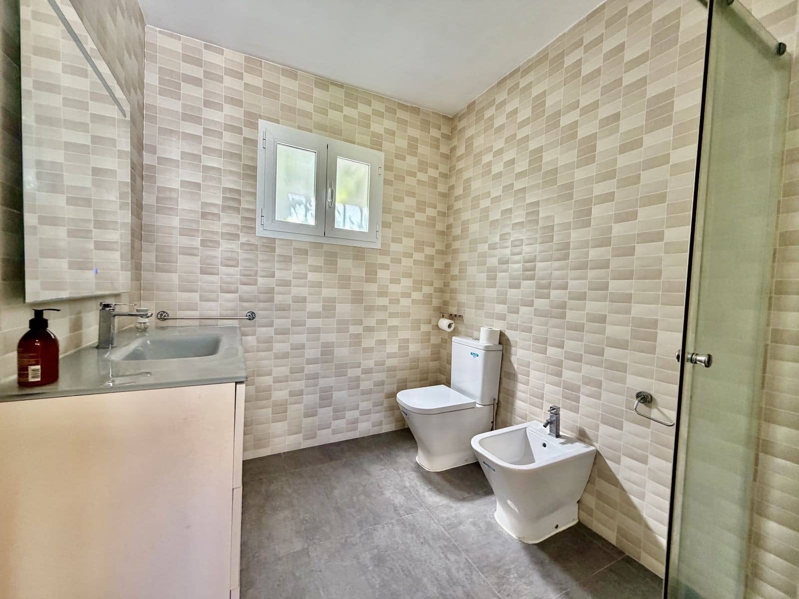 4 soveværelse Villa til salg i Marbella med swimmingpool garage - € 1.725.000 (Ref: 9921952)