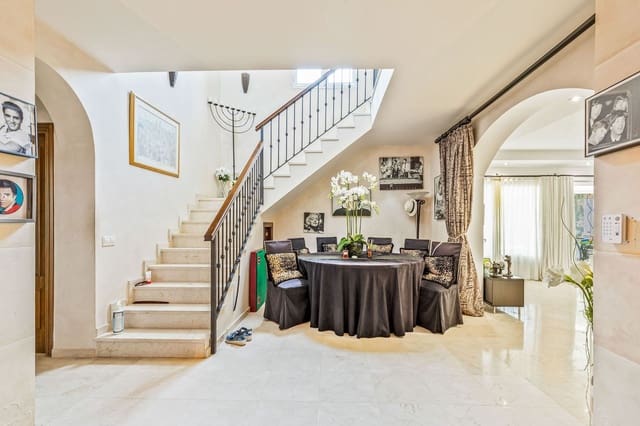 4 bedroom Villa for sale in Estepona with pool garage - € 2,495,000 (Ref: 9924322)