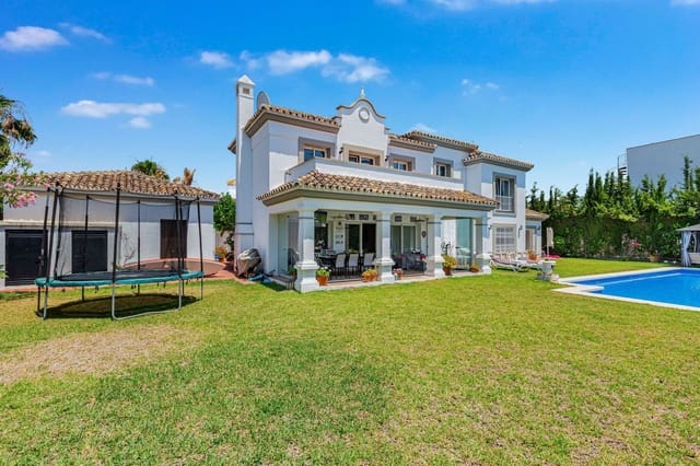 4 bedroom Villa for sale in Estepona with pool garage - € 2,495,000 (Ref: 9924322)