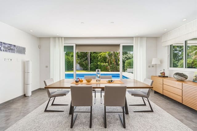 4 chambre Villa/Maison à vendre à Marbella avec piscine garage - 1 750 000 € (Ref: 9924323)