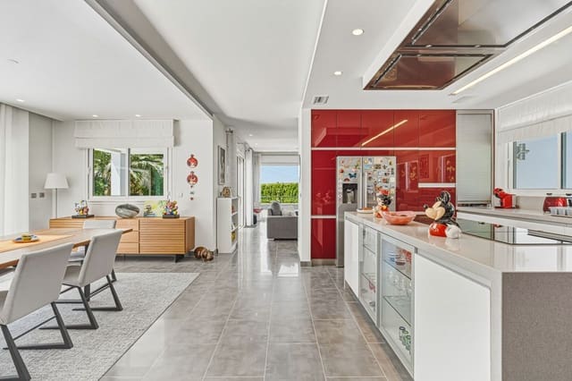 4 chambre Villa/Maison à vendre à Marbella avec piscine garage - 1 750 000 € (Ref: 9924323)