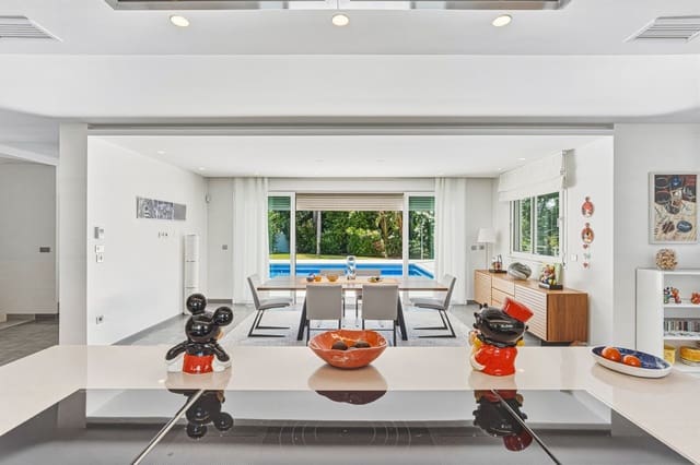 4 chambre Villa/Maison à vendre à Marbella avec piscine garage - 1 750 000 € (Ref: 9924323)