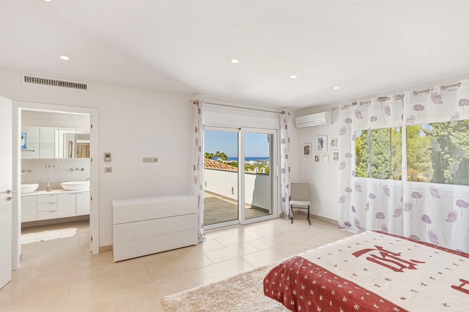 4 soveværelse Villa til salg i Marbella med swimmingpool garage - € 1.750.000 (Ref: 9924323)