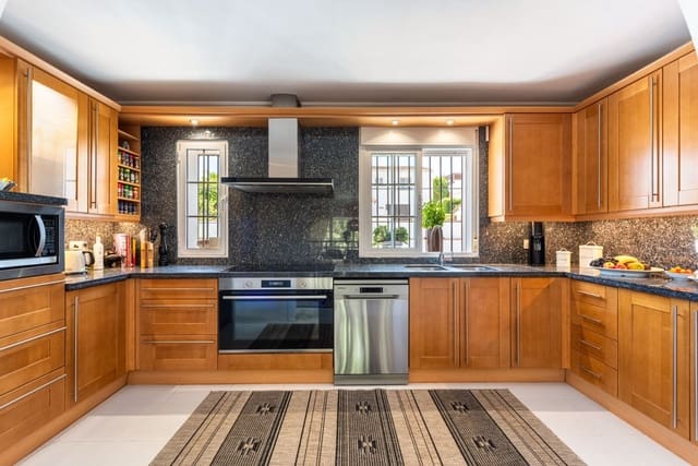 5 slaapkamer Villa te koop in Mijas met zwembad garage - € 975.000 (Ref: 9924324)