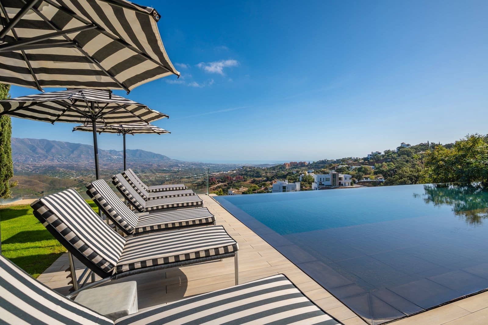 6 sovrum Villa till salu i Marbella med pool garage - 3 950 000 € (Ref: 9924325)