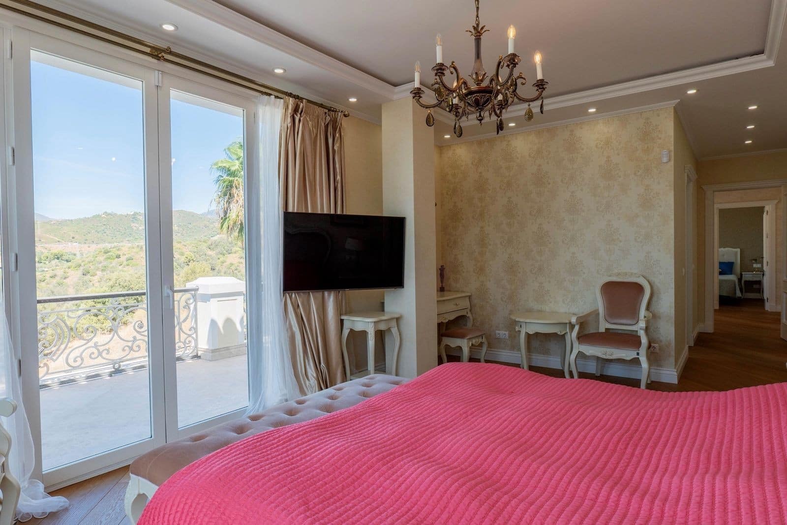 4 sypialnia Willa na sprzedaż w Marbella z basenem garażem - 3 790 000 € (Ref: 9924326)