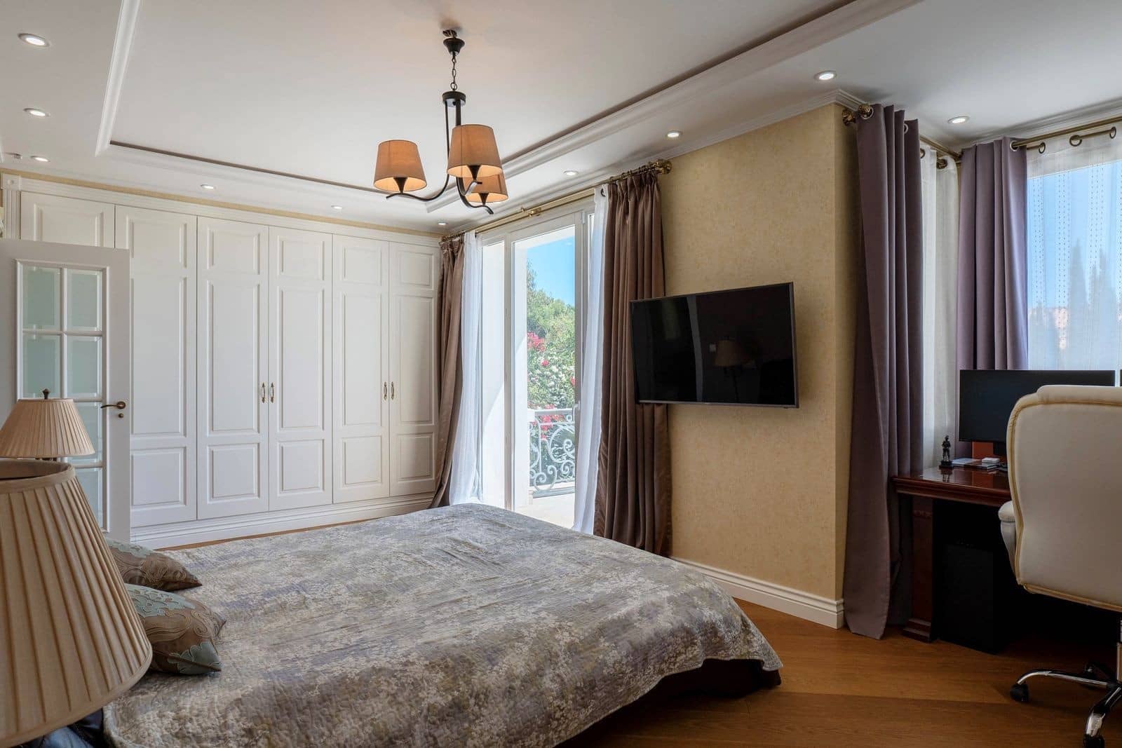 4 sypialnia Willa na sprzedaż w Marbella z basenem garażem - 3 790 000 € (Ref: 9924326)