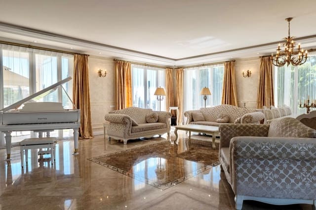 4 sypialnia Willa na sprzedaż w Marbella z basenem garażem - 3 790 000 € (Ref: 9924326)