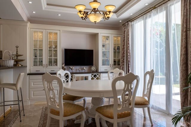 4 sypialnia Willa na sprzedaż w Marbella z basenem garażem - 3 790 000 € (Ref: 9924326)