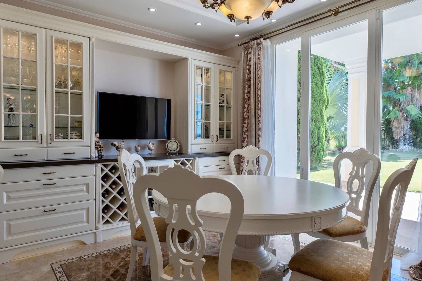 4 sypialnia Willa na sprzedaż w Marbella z basenem garażem - 3 790 000 € (Ref: 9924326)