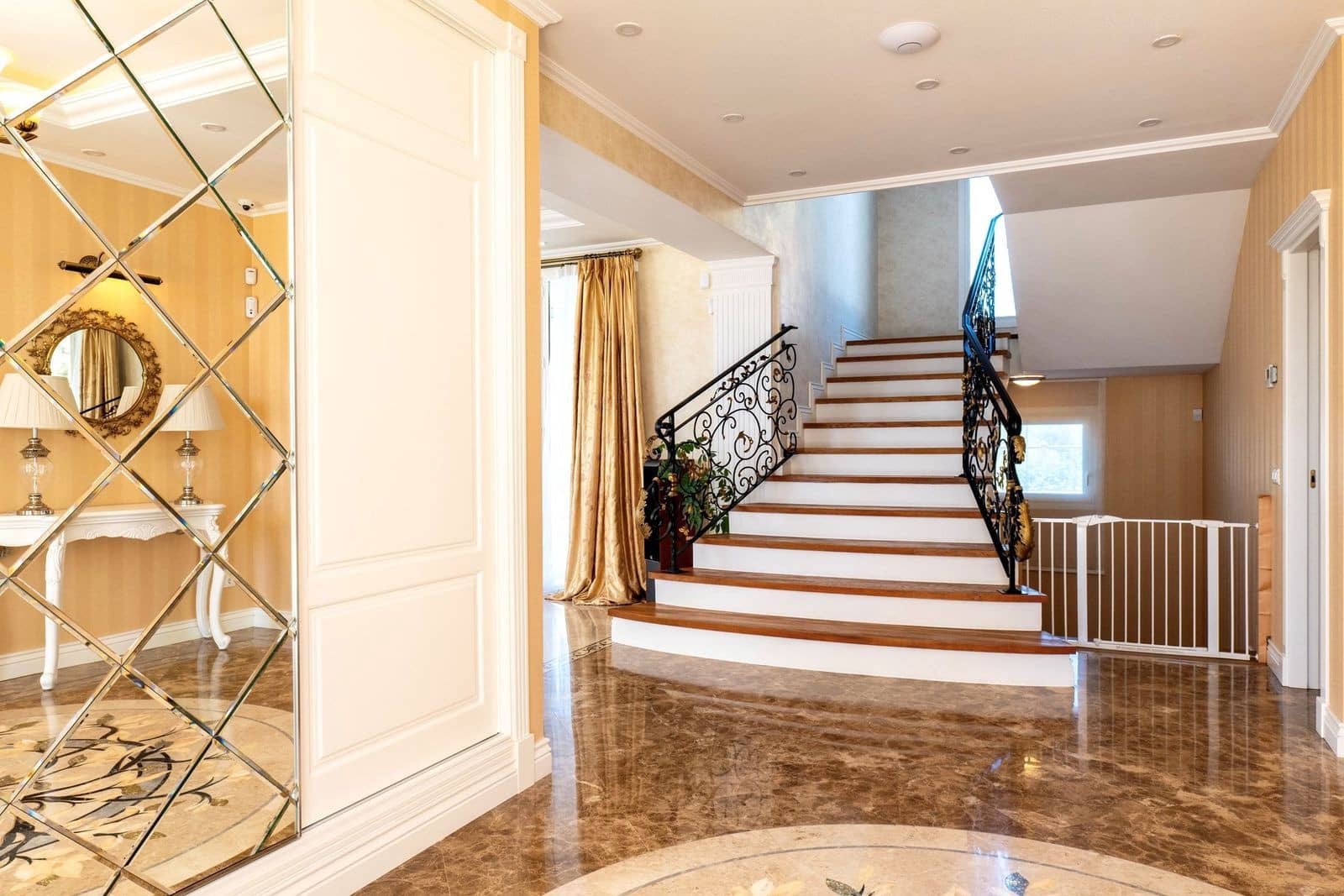 4 sypialnia Willa na sprzedaż w Marbella z basenem garażem - 3 790 000 € (Ref: 9924326)
