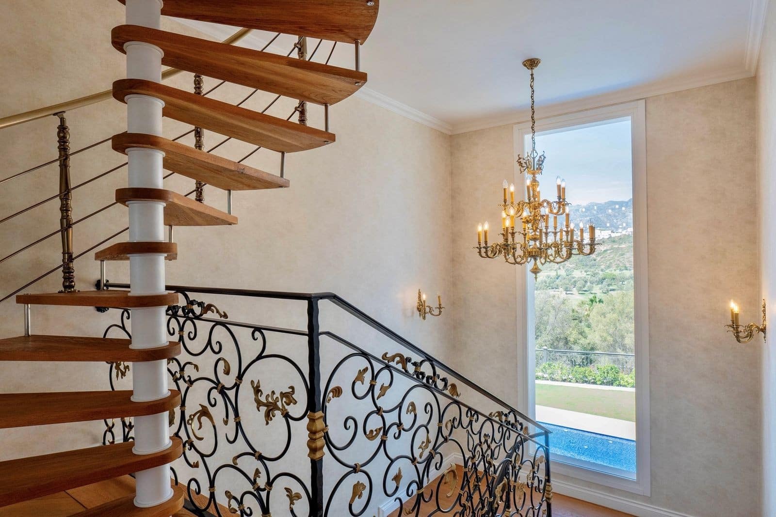 4 sypialnia Willa na sprzedaż w Marbella z basenem garażem - 3 790 000 € (Ref: 9924326)