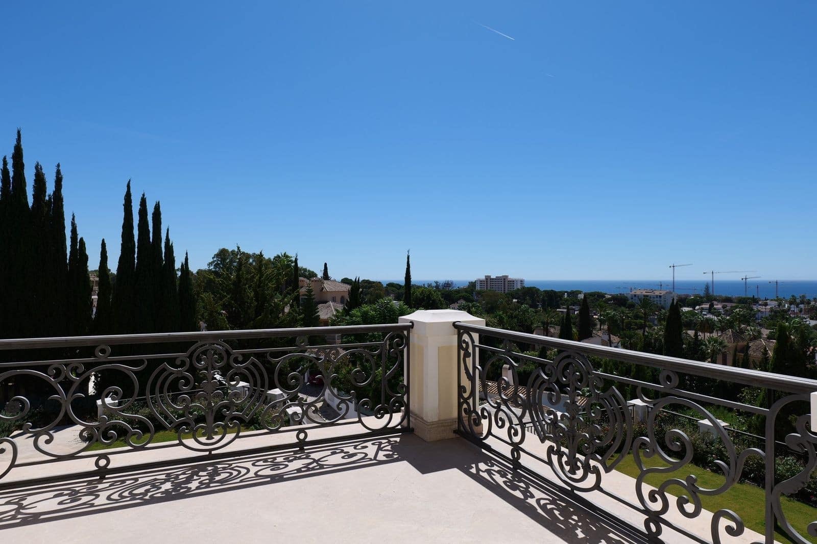 4 sypialnia Willa na sprzedaż w Marbella z basenem garażem - 3 790 000 € (Ref: 9924326)