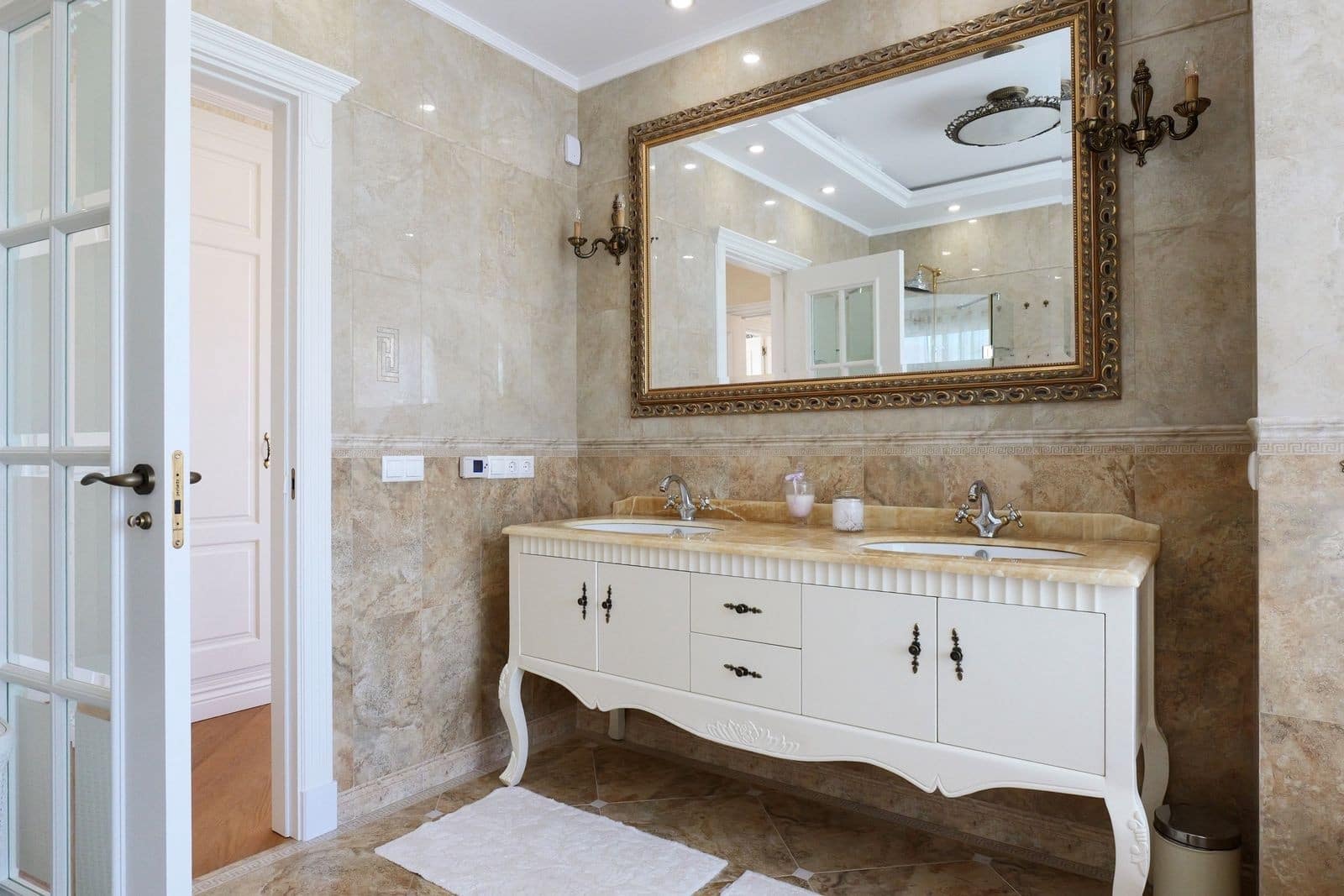 4 sypialnia Willa na sprzedaż w Marbella z basenem garażem - 3 790 000 € (Ref: 9924326)