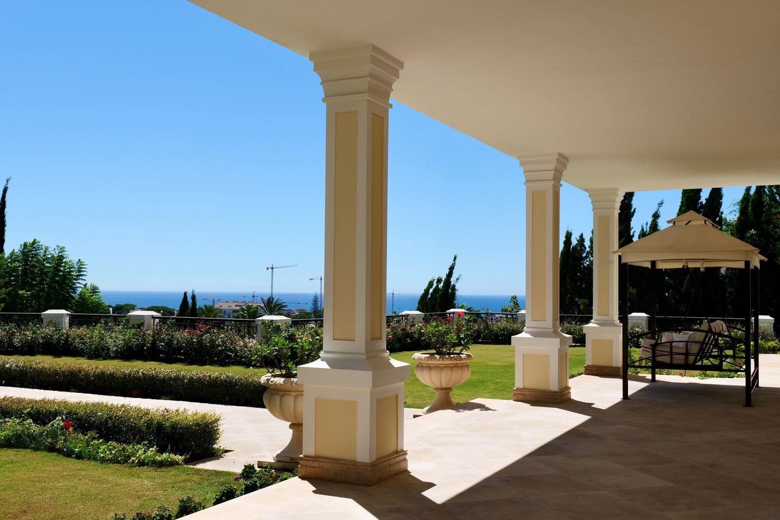 4 sypialnia Willa na sprzedaż w Marbella z basenem garażem - 3 790 000 € (Ref: 9924326)