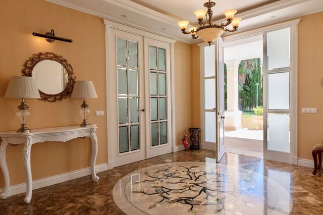 4 sypialnia Willa na sprzedaż w Marbella z basenem garażem - 3 790 000 € (Ref: 9924326)