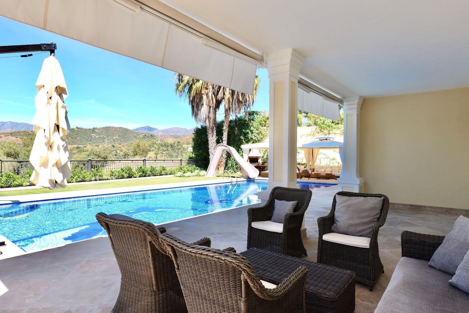4 sypialnia Willa na sprzedaż w Marbella z basenem garażem - 3 790 000 € (Ref: 9924326)