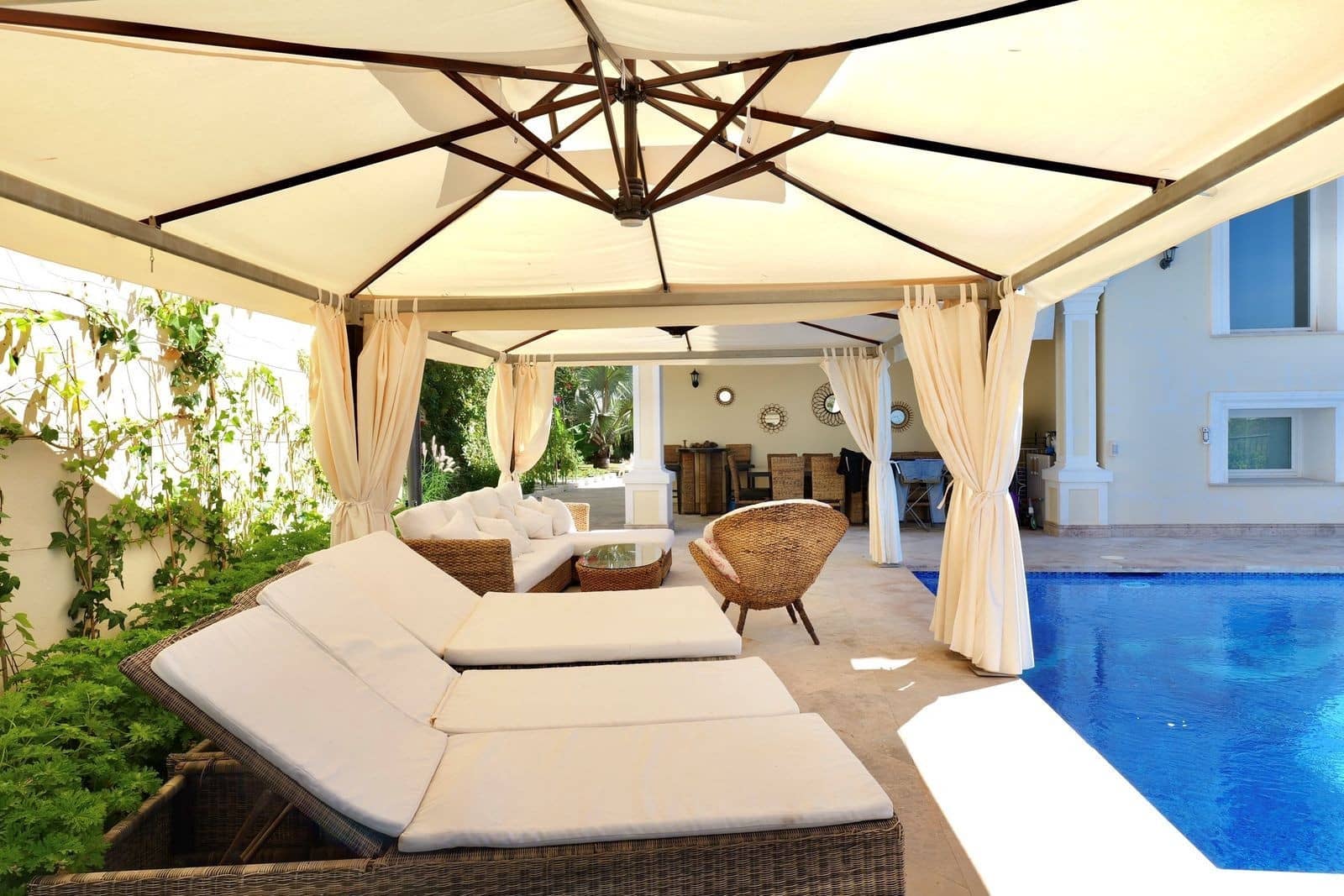 4 sypialnia Willa na sprzedaż w Marbella z basenem garażem - 3 790 000 € (Ref: 9924326)