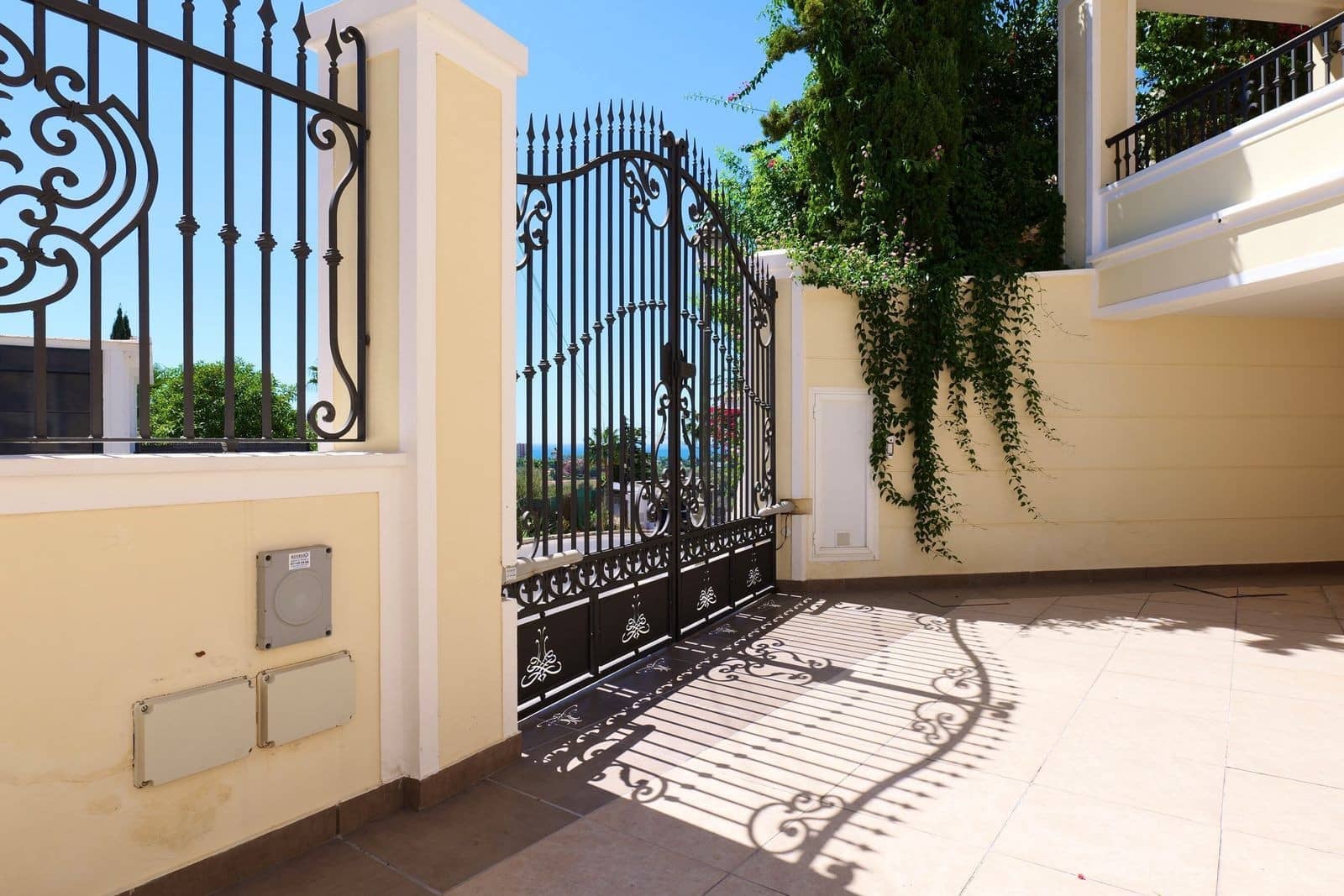 4 sypialnia Willa na sprzedaż w Marbella z basenem garażem - 3 790 000 € (Ref: 9924326)