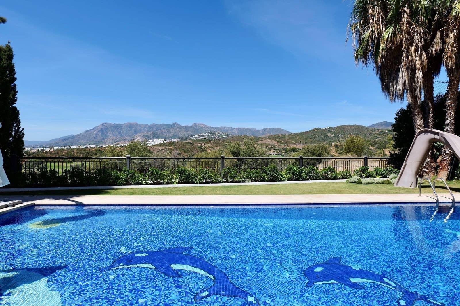 4 sypialnia Willa na sprzedaż w Marbella z basenem garażem - 3 790 000 € (Ref: 9924326)