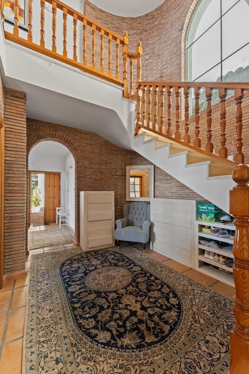 3 bedroom Villa for sale in Mijas with pool garage - € 1,460,000 (Ref: 9924327)