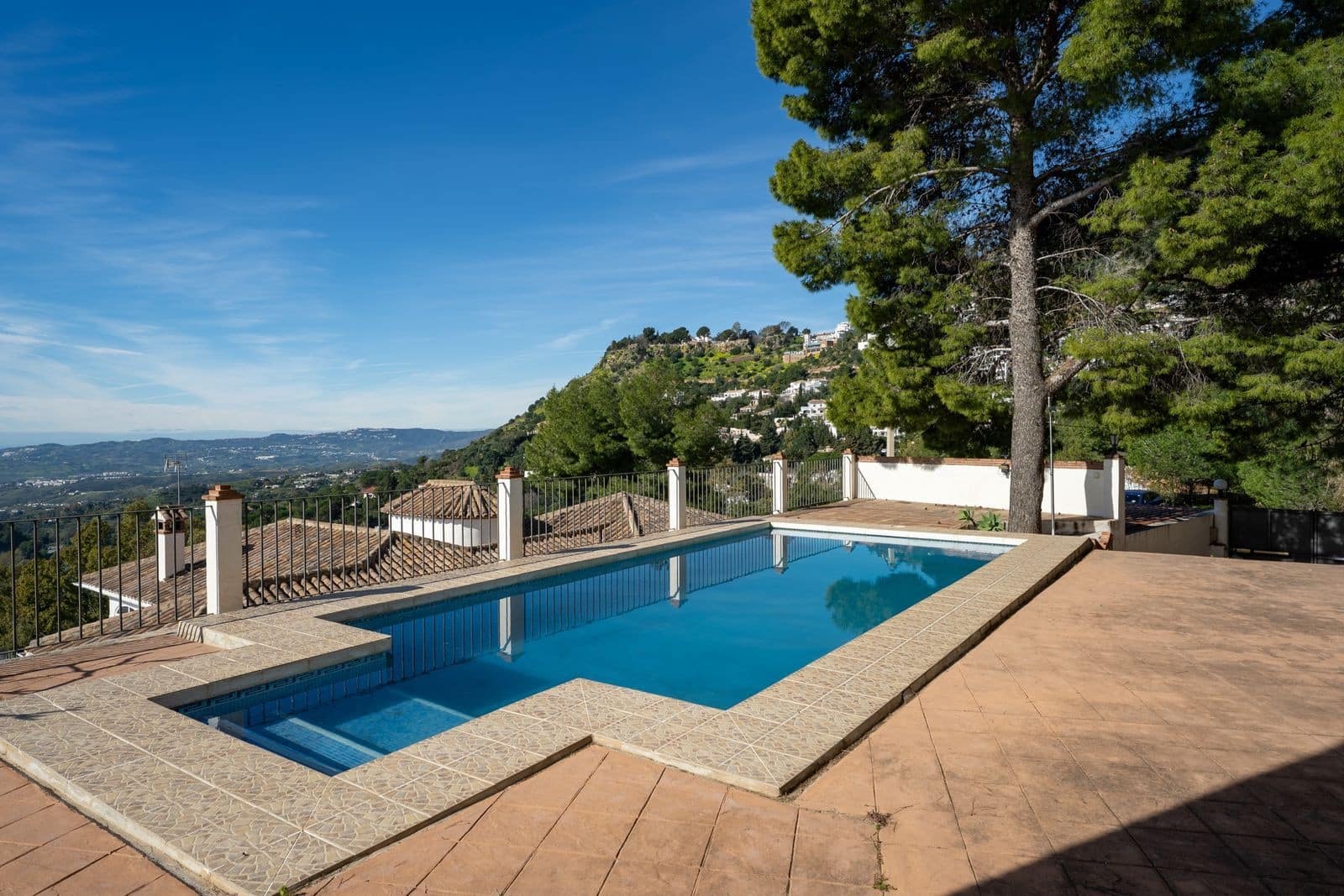3 bedroom Villa for sale in Mijas with pool garage - € 1,460,000 (Ref: 9924327)