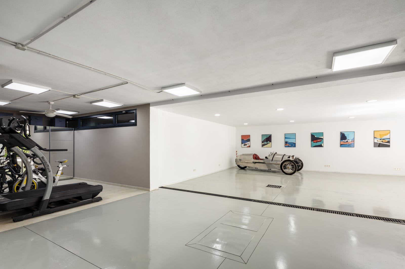 5 bedroom Villa for sale in Nueva Andalucia with pool garage - € 3,950,000 (Ref: 9927072)