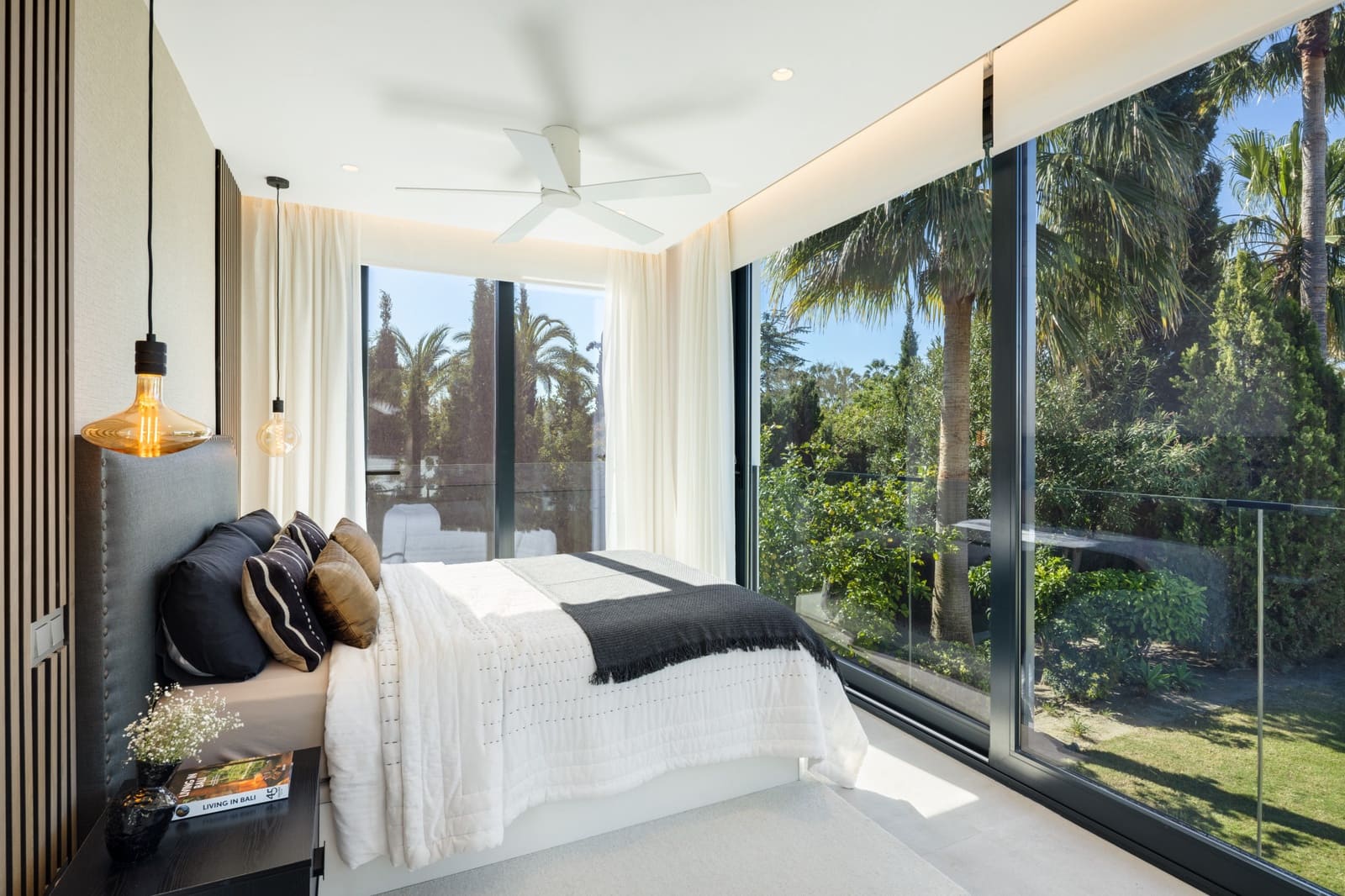 5 bedroom Villa for sale in Nueva Andalucia with pool garage - € 3,950,000 (Ref: 9927072)