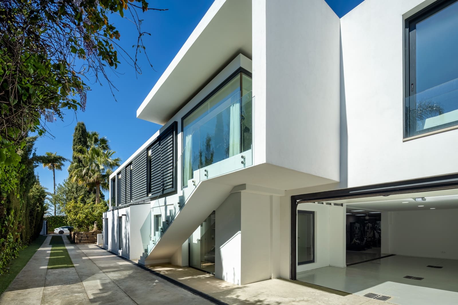 5 bedroom Villa for sale in Nueva Andalucia with pool garage - € 3,950,000 (Ref: 9927072)