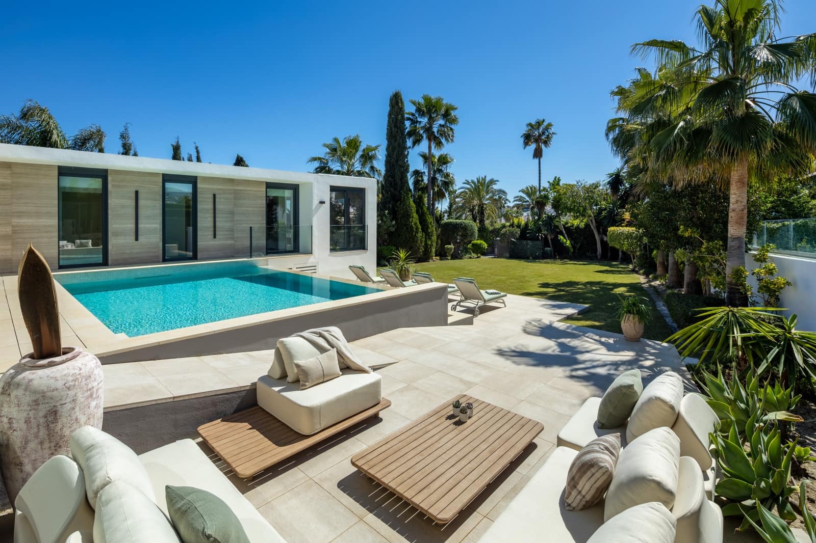 5 bedroom Villa for sale in Nueva Andalucia with pool garage - € 3,950,000 (Ref: 9927072)