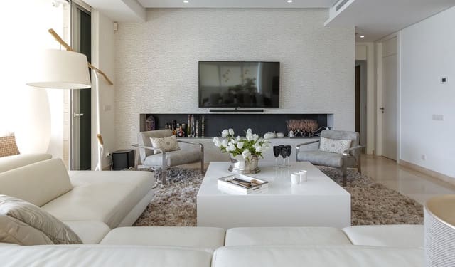 3 bedroom Villa for sale in Marbella with pool garage - € 2,150,000 (Ref: 9933911)