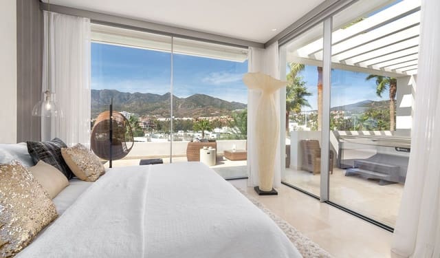 3 bedroom Villa for sale in Marbella with pool garage - € 2,150,000 (Ref: 9933911)