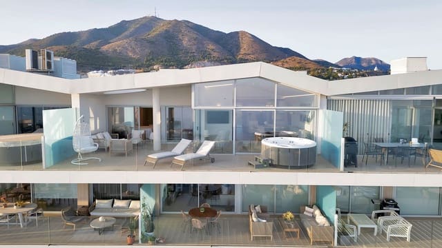 3 slaapkamer Penthouse te koop in Fuengirola met zwembad garage - € 1.149.900 (Ref: 9937876)